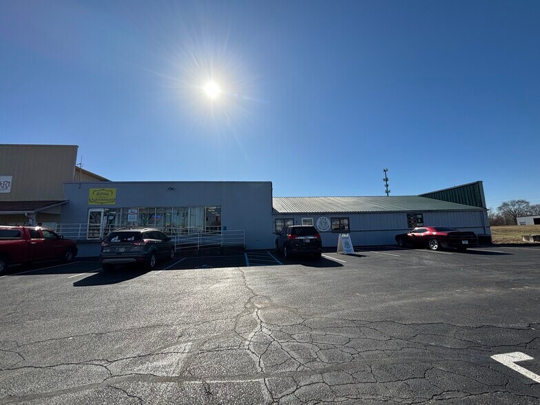 959 2nd St, Columbus, IN à louer - Photo du bâtiment - Image 2 de 23