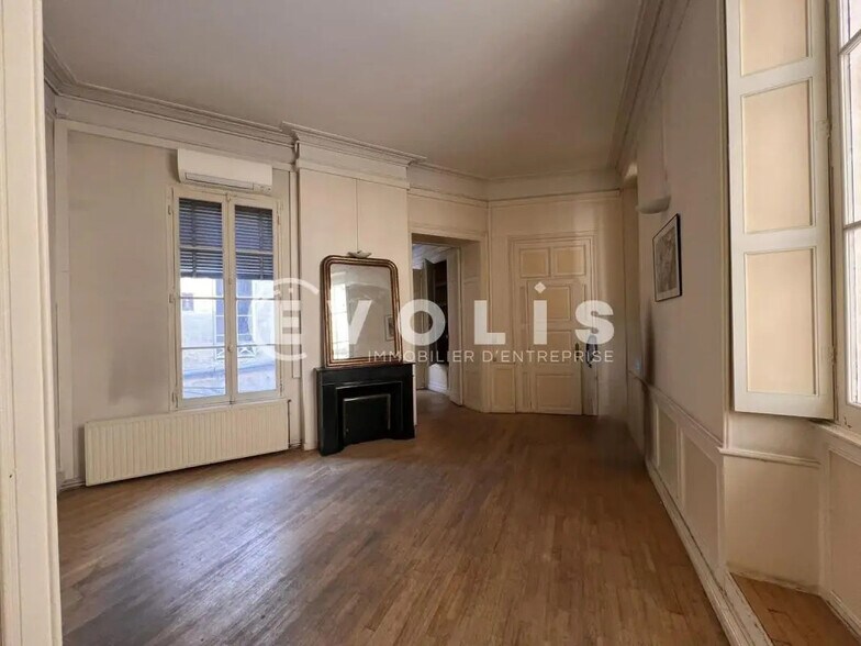 Office in Bordeaux for sale - Interior Photo - Image 2 of 4