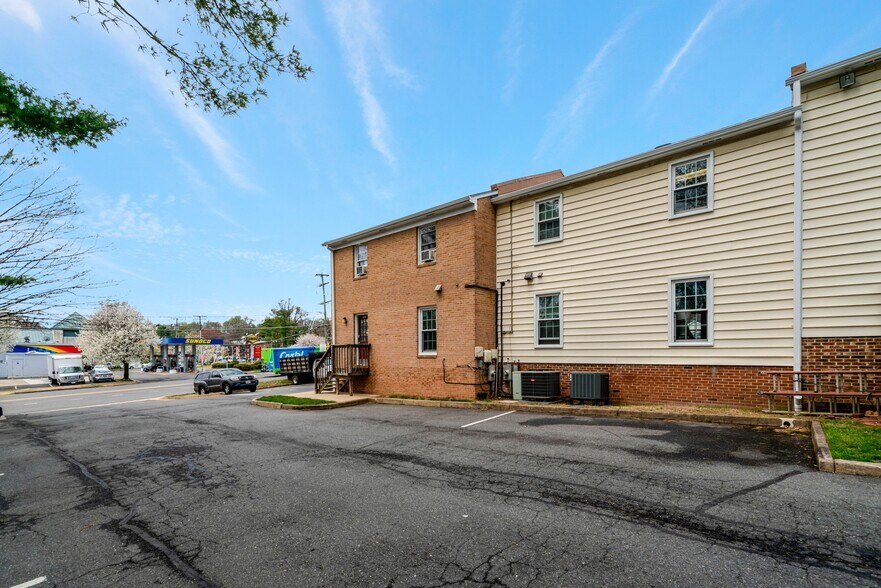 7297 US-29, Falls Church, VA à vendre - Photo du bâtiment - Image 2 de 27