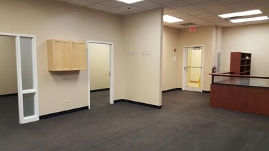3540 Seven Bridges Dr, Woodridge, IL for lease Interior Photo- Image 2 of 5