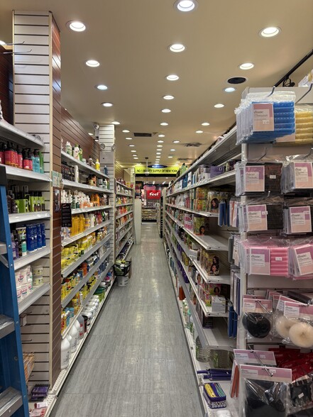 164-17 Jamaica Ave, Jamaica, NY for lease - Building Photo - Image 3 of 21