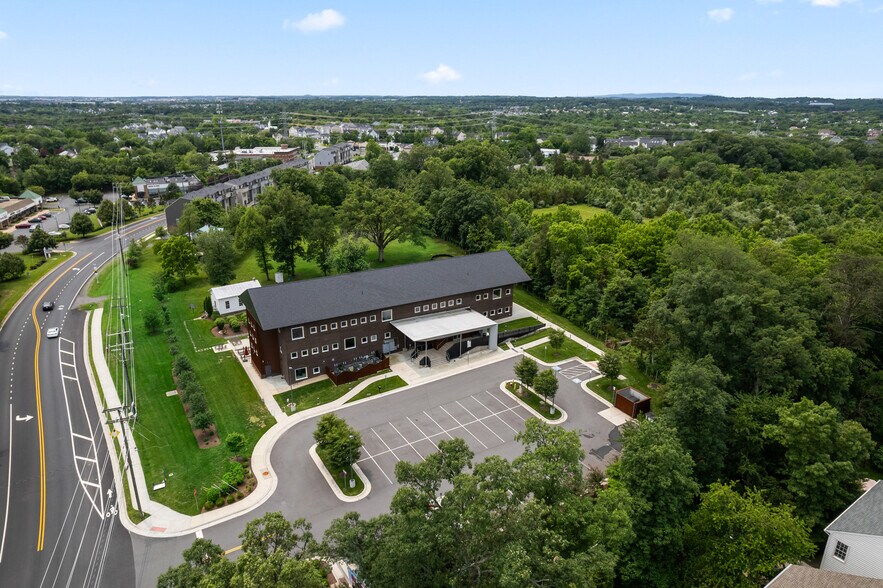 20577 Ashburn Rd, Ashburn, VA à louer - Photo du bâtiment - Image 1 de 39