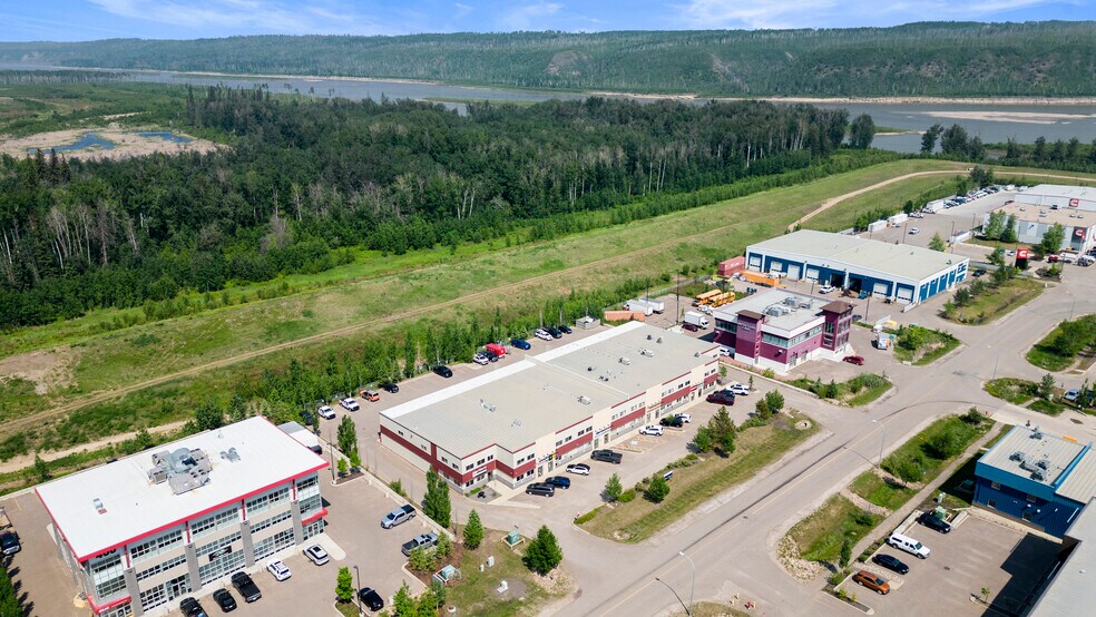 380 Taiganova Cres, Fort McMurray, AB à vendre - Photo du bâtiment - Image 3 de 41