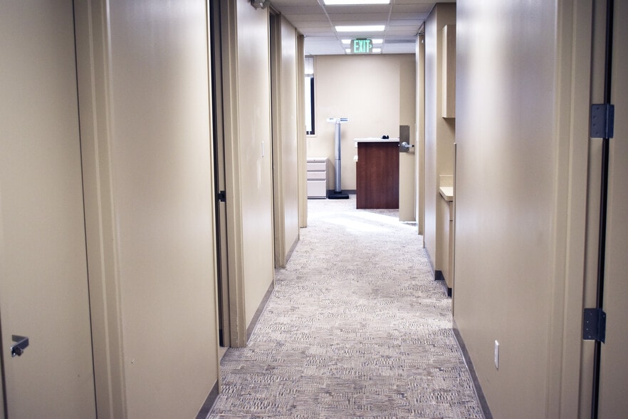 990 Sonoma Ave, Santa Rosa, CA for lease - Interior Photo - Image 2 of 6