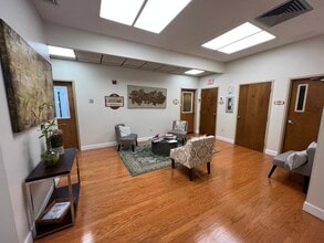 2111 W Swann Ave, Tampa, FL for lease Interior Photo- Image 2 of 10