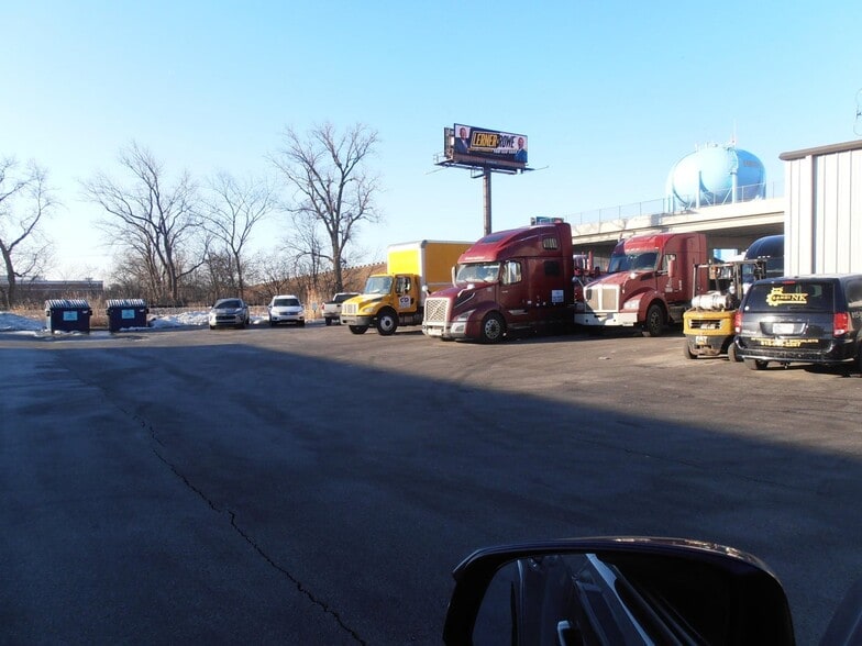 9930 Express Dr, Highland, IN for lease - Building Photo - Image 3 of 3