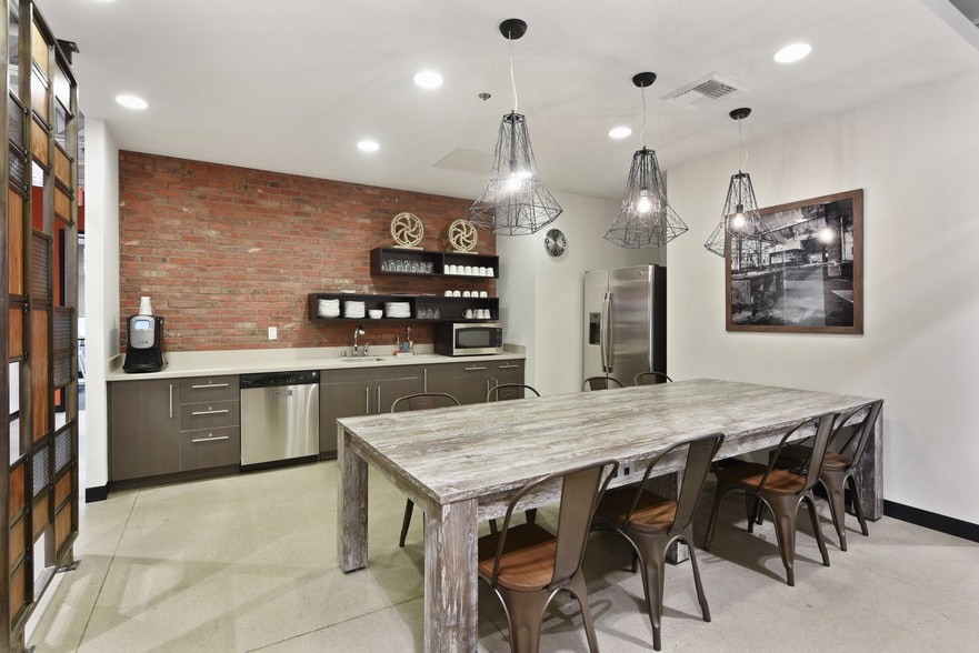 2219 Rimland Dr, Bellingham, WA for lease - Interior Photo - Image 2 of 32