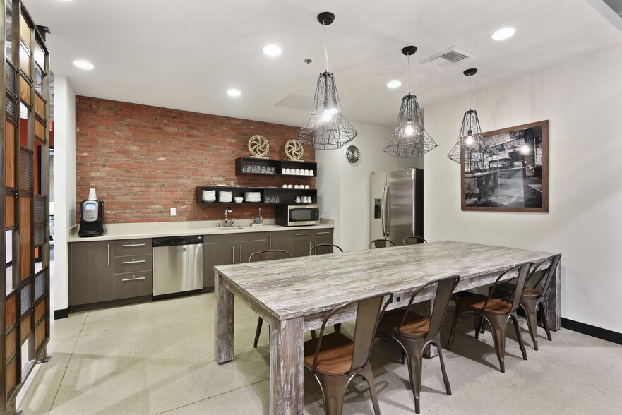 2219 Rimland Dr, Bellingham, WA à louer - Photo intérieure - Image 2 de 32