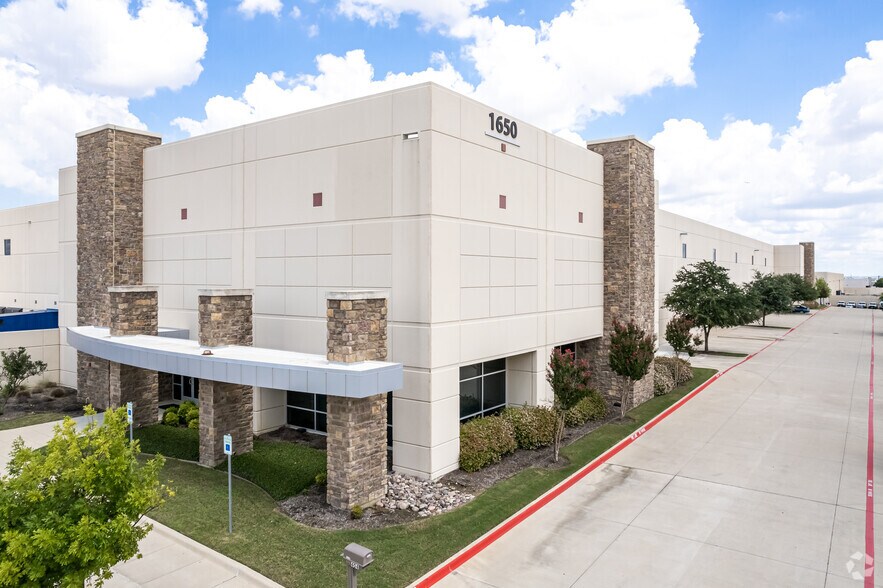 1650 Lakeside Pky, Flower Mound, TX à louer - Photo principale - Image 1 de 5