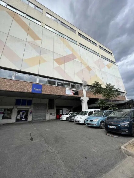Flex dans Ivry-sur-Seine à louer - Photo du bâtiment - Image 1 de 8