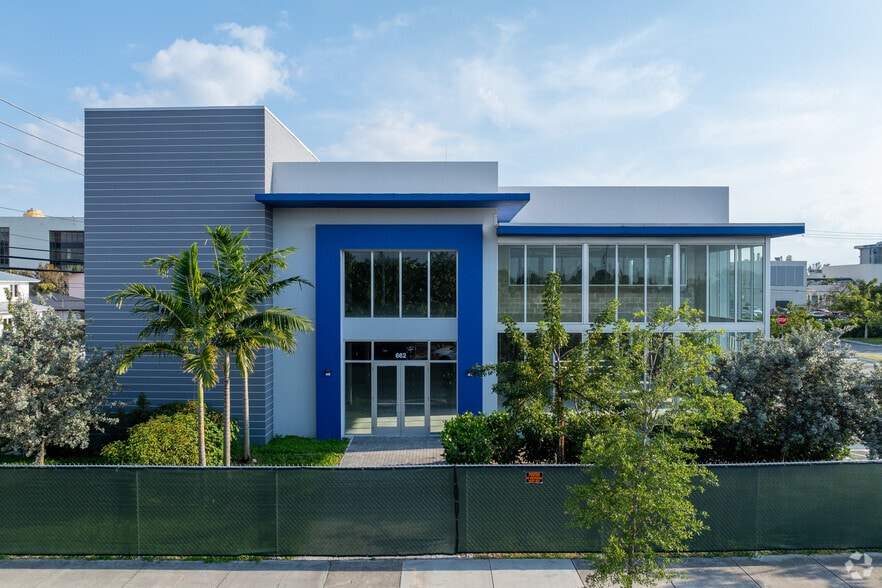 662 E 27th St, Hialeah, FL for sale - Building Photo - Image 3 of 4
