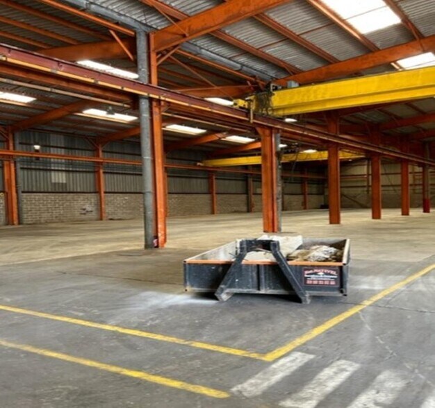 22 Avenue Du Château, SAINT-OUEN-L'AUMONE for lease - Building Photo - Image 3 of 9
