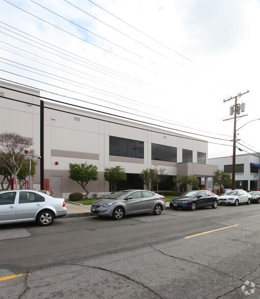 250 S Flower St, Burbank, CA à louer - Photo du bâtiment - Image 3 de 3