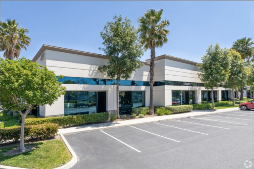 4100 Jurupa St, Ontario, CA à louer - Photo du bâtiment - Image 3 de 10