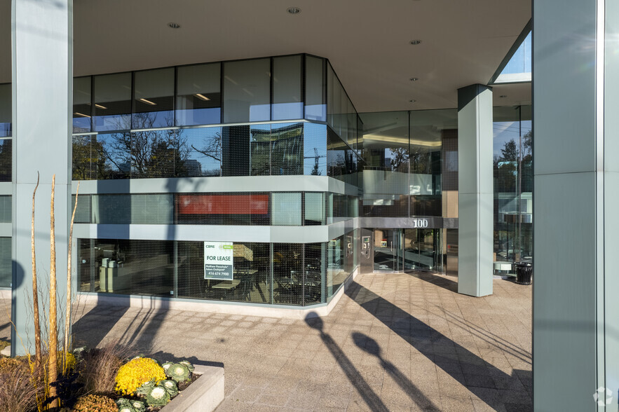 100 Sheppard Ave E, Toronto, ON for lease - Building Photo - Image 3 of 4