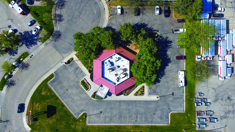 8121 W Chinden Blvd, Garden City, ID for sale - Building Photo - Image 2 of 7