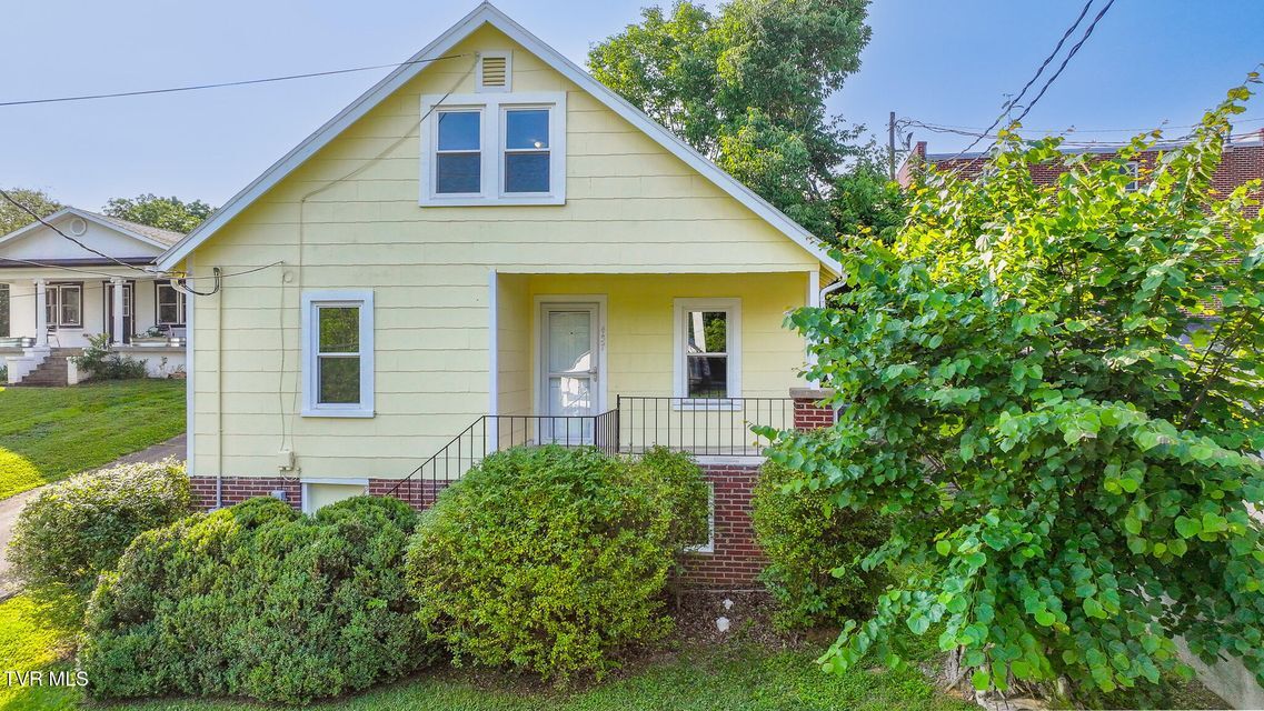 457 E Bernard Ave, Greeneville, TN à vendre Photo principale- Image 1 de 29