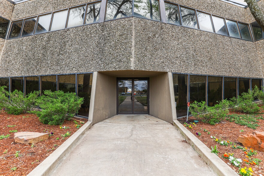 300 N Meridian Ave, Oklahoma City, OK for sale - Building Photo - Image 2 of 11
