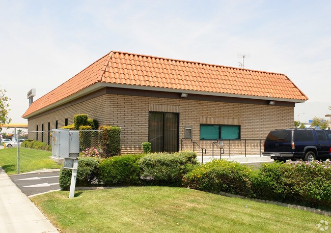 Plus de détails pour 9699 Sierra Ave, Fontana, CA - Commerce de détail à vendre