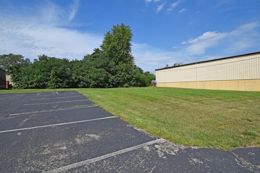 6836 Ashfield Dr, Cincinnati, OH à vendre - Photo du bâtiment - Image 2 de 13