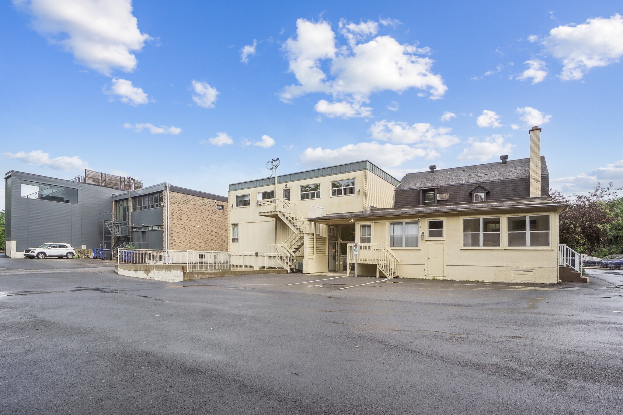 1559-1567 Rue Montarville, St-Bruno-de-Montarville, QC à vendre Photo principale- Image 1 de 1