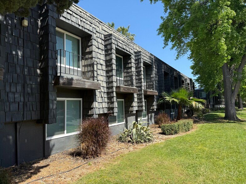 935 Johnfer Way, Sacramento, CA à vendre - Photo du bâtiment - Image 1 de 17