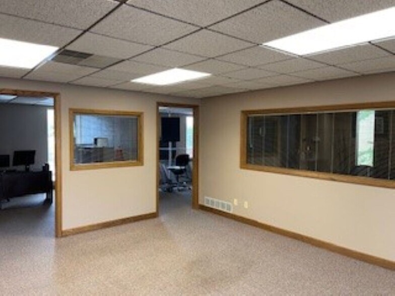 913 S 4th St, Dekalb, IL for sale - Building Photo - Image 3 of 9