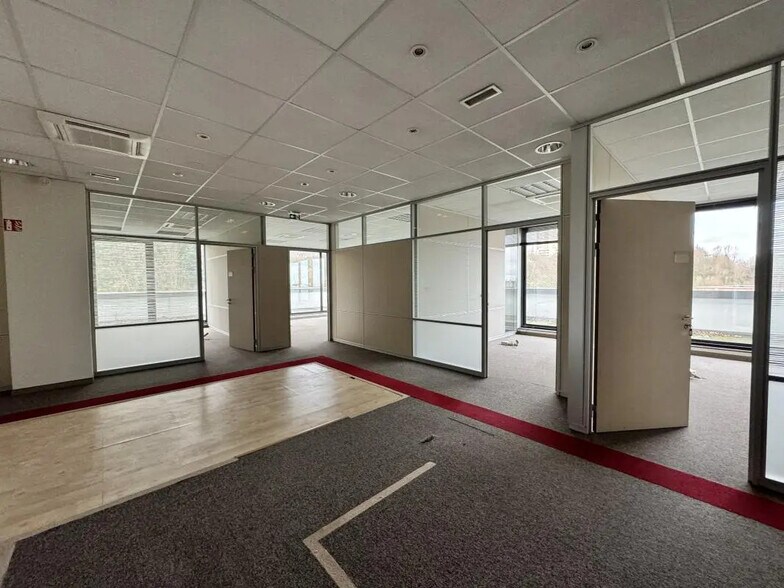 Flex in Rosny-sous-Bois for lease - Interior Photo - Image 3 of 19