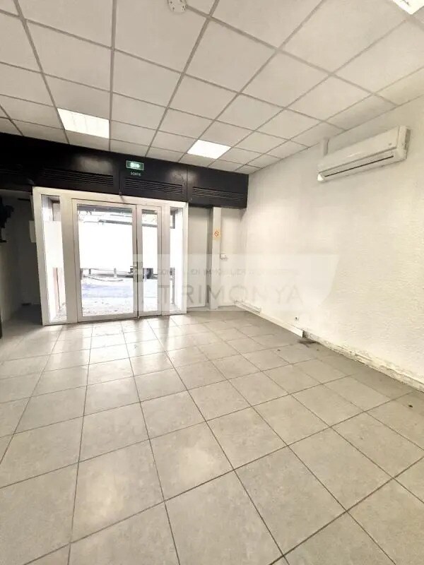 Retail in Marseille for lease Lobby- Image 1 of 8