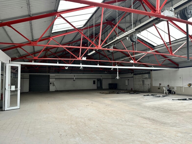 93 Bollo Ln, London for sale - Building Photo - Image 2 of 6