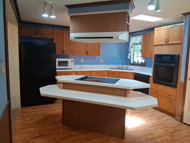 20 Rus Dr, Louisburg, NC à louer - Photo du bâtiment - Image 2 de 4