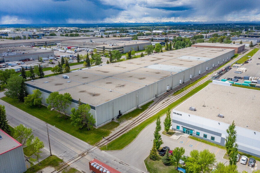 4640-4888 72nd Ave SE, Calgary, AB à louer - Photo du bâtiment - Image 2 de 9