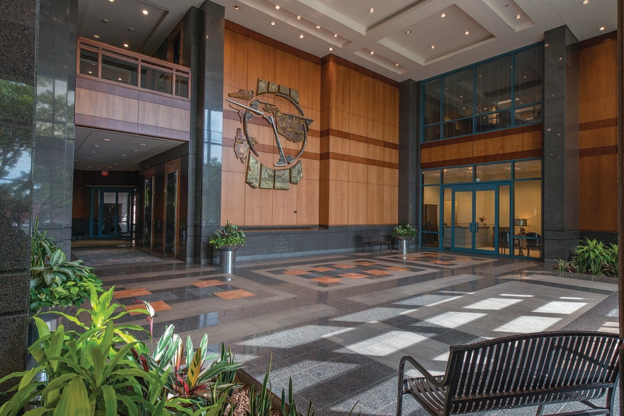 200 Clinton Ave W, Huntsville, AL à louer - Hall d’entrée - Image 3 de 4