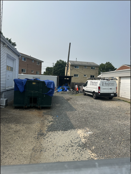 1611 S Walter Reed Dr, Arlington, VA à louer - Photo du bâtiment - Image 2 de 11