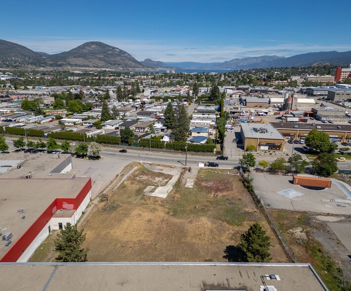 184-196 Warren Av E, Penticton, BC for sale - Building Photo - Image 2 of 4