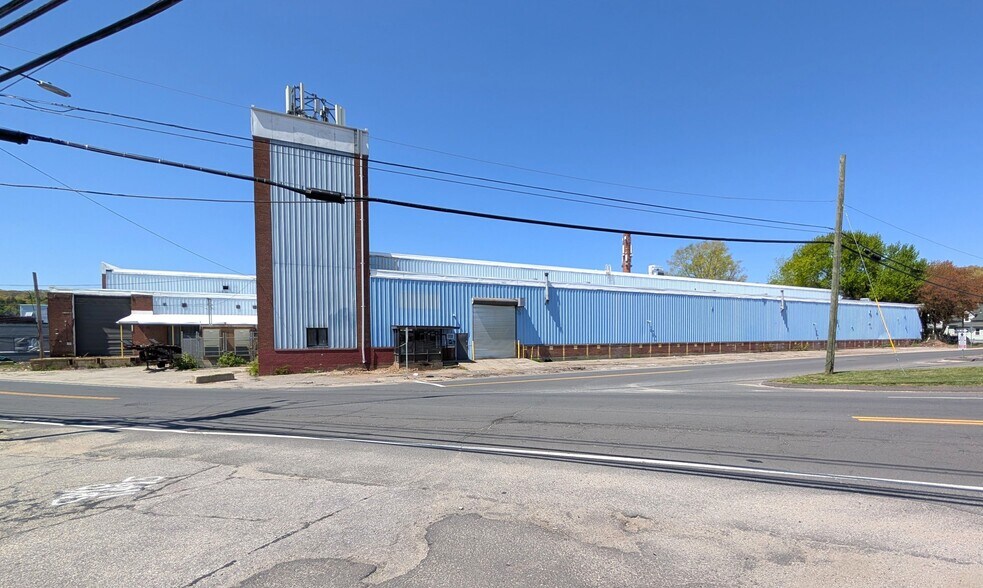 150 E Aurora St, Waterbury, CT à louer - Photo du bâtiment - Image 2 de 2