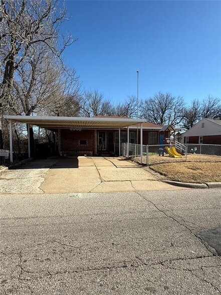 2008 NE Grand Blvd, Oklahoma City, OK à vendre - Photo du bâtiment - Image 2 de 9