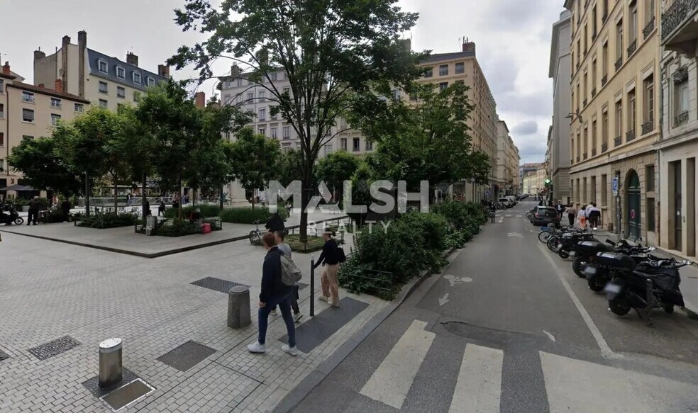 Commerce de détail dans Lyon à louer - Photo du bâtiment - Image 2 de 4
