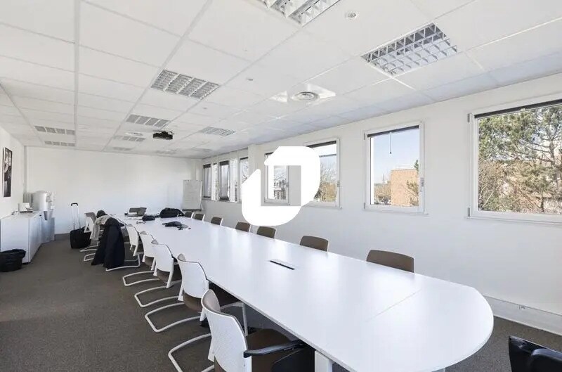 Rue Maryse Bastié, Bron for lease Interior Photo- Image 1 of 7