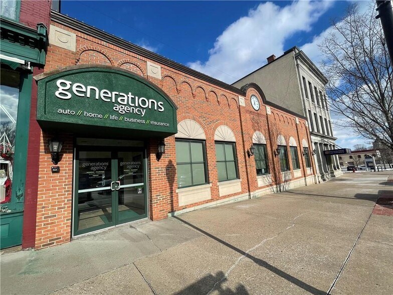 60 Fall St, Seneca Falls, NY à vendre - Photo du bâtiment - Image 1 de 23