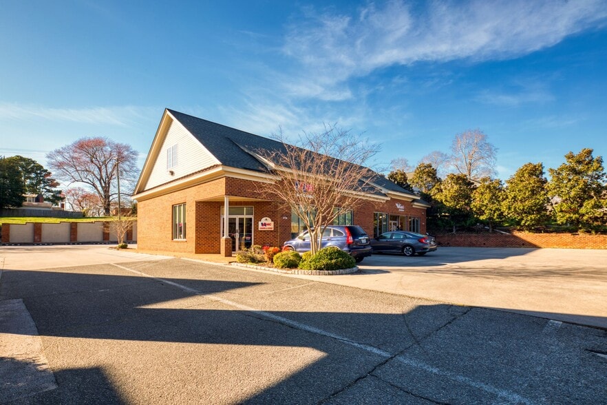 6728-6736 Main St, Gloucester, VA for lease - Building Photo - Image 1 of 2