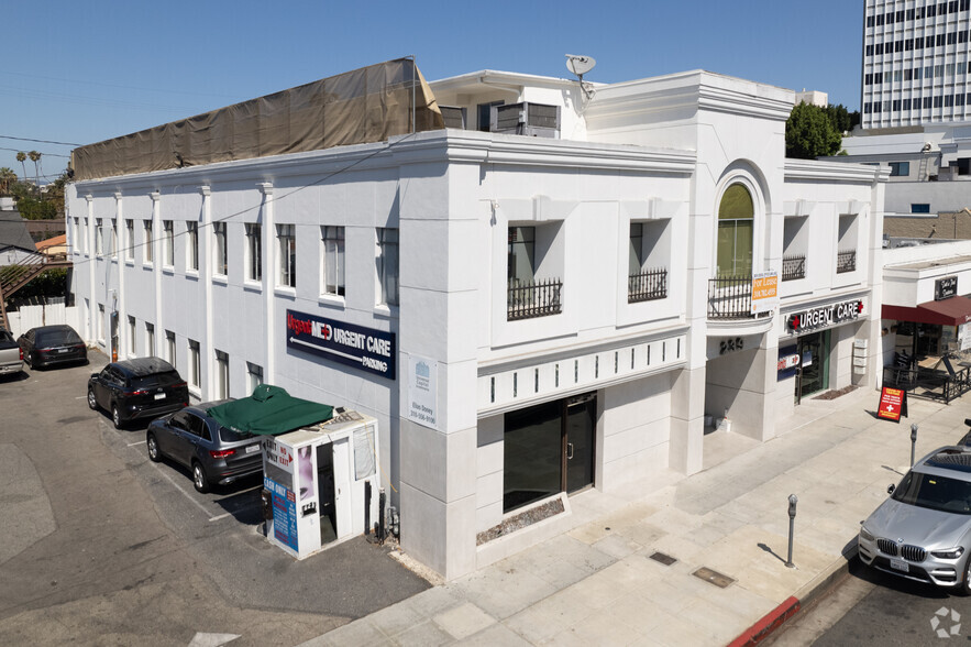 239 S La Cienega Blvd, Beverly Hills, CA for lease - Primary Photo - Image 1 of 5