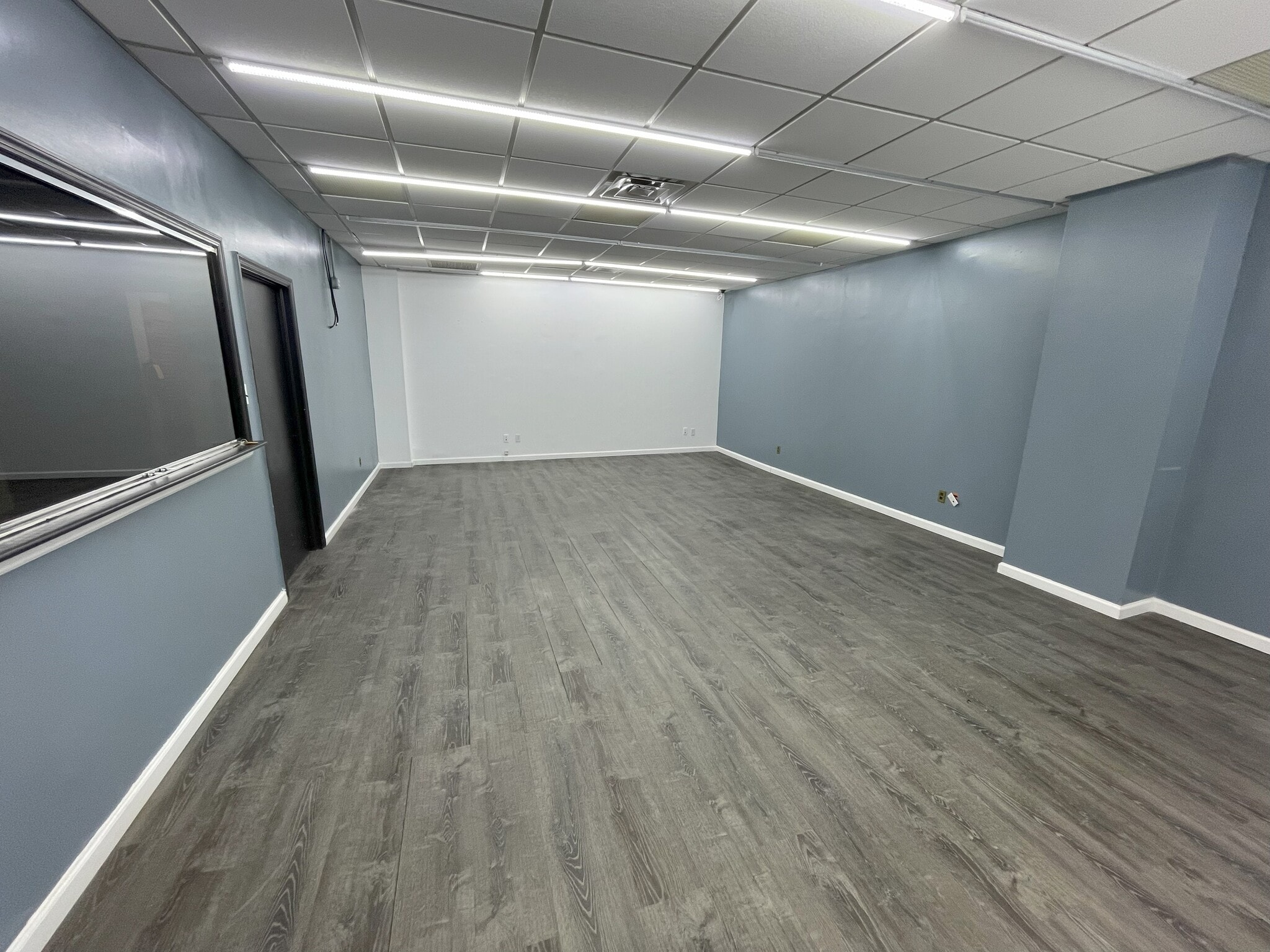 309 Denton Ave, New Hyde Park, NY for lease Building Photo- Image 1 of 7