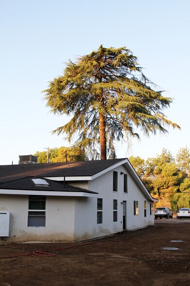 1636 S Clovis Ave, Fresno, CA à vendre - Photo du bâtiment - Image 3 de 58