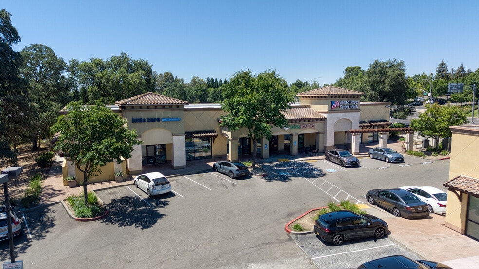 Greenback Corners portfolio of 2 properties for sale on LoopNet.ca - Building Photo - Image 3 of 9