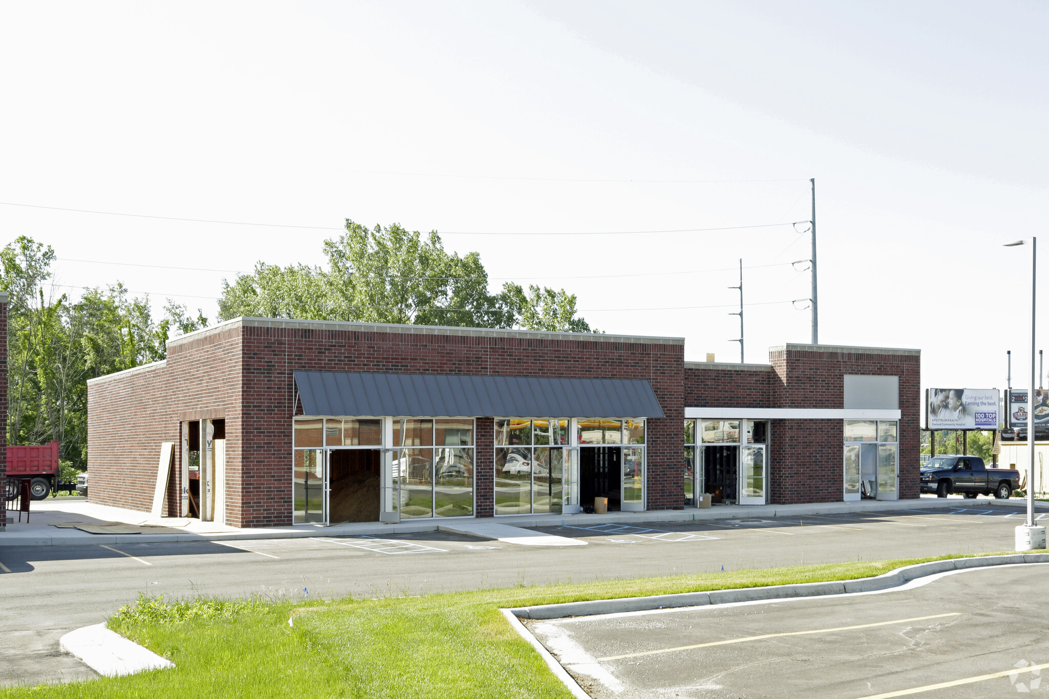 90 Douglas Ave, Holland, MI for lease Primary Photo- Image 1 of 20