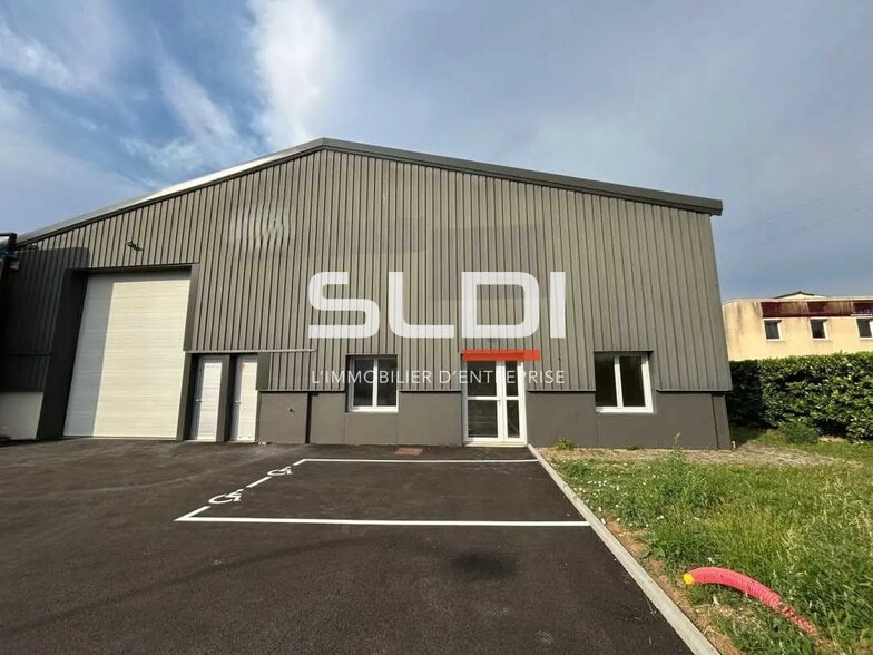 Office in Villefranche-sur-Saône for lease - Building Photo - Image 1 of 7