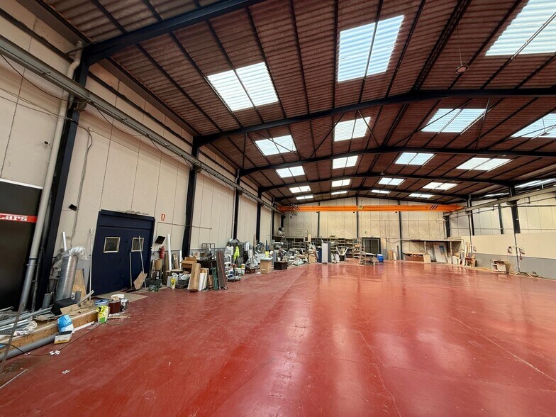 Poligono Industrial Can Fuster portefeuille de 2 propriétés à vendre sur LoopNet.ca - Photo intérieure - Image 3 de 8