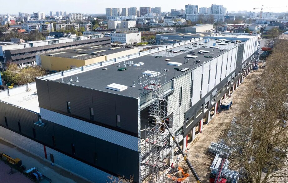 17 Rue Albert Einstein, Bobigny à louer - Photo du bâtiment - Image 2 de 5