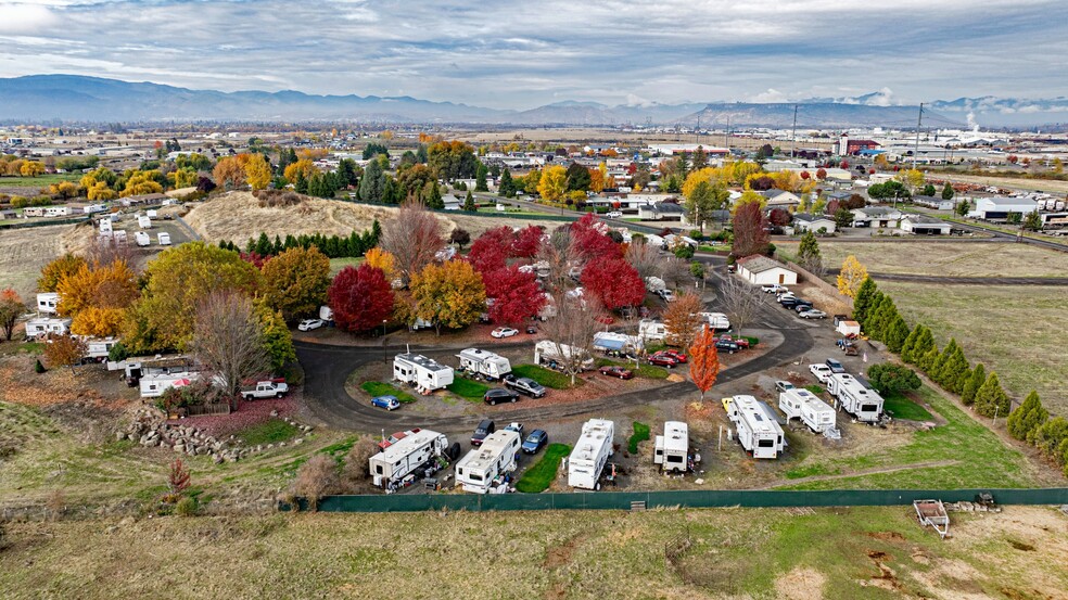 2564 Merry Ln, White City, OR for sale - Building Photo - Image 1 of 9